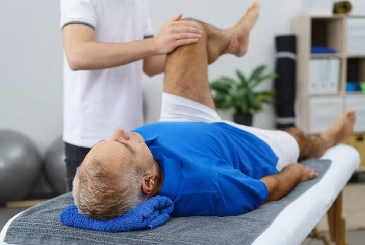 Hands-on physiotherapy treatment at Back In Tune